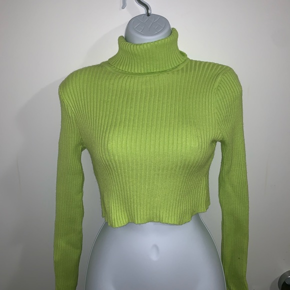 Fashionnova sweater crop top - Picture 3 of 7